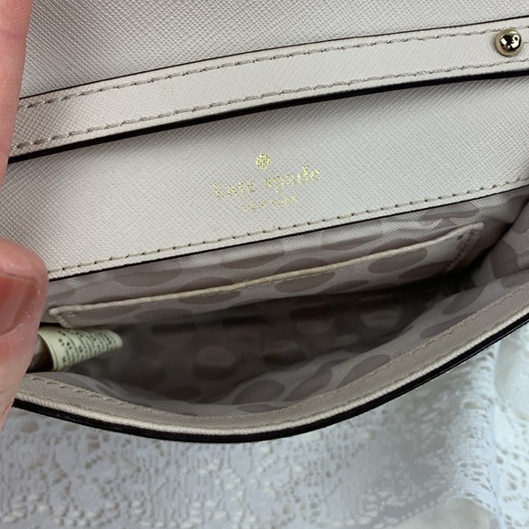 Kate Spade Creme Saffiano Leather Crossbody Bag Gold chain strap Flap snap close - Picture 7 of 15